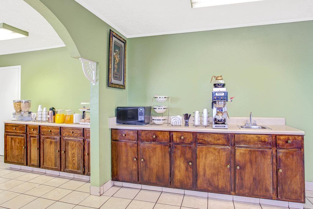 Knights Inn Memphis Airport ภายนอก รูปภาพ