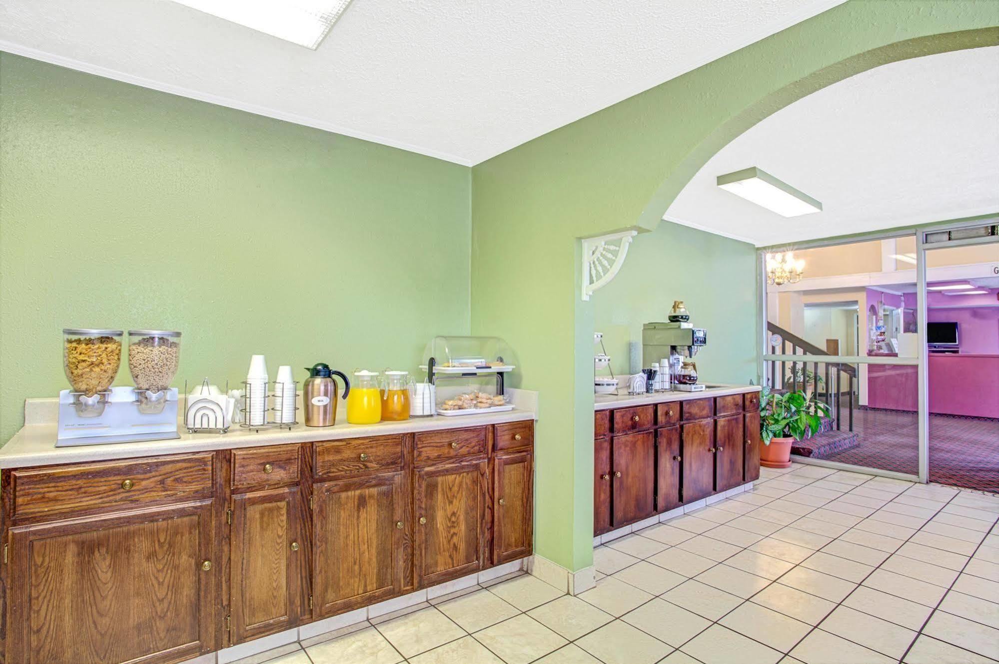 Knights Inn Memphis Airport ภายนอก รูปภาพ